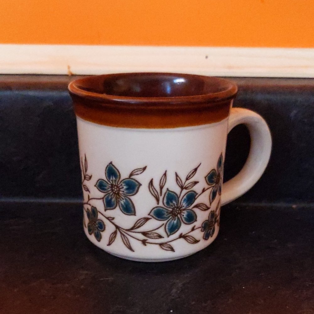 3 Vintage floral mugs - Picture 1 of 5